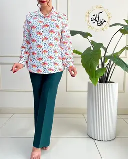 شومیز جلو دکمه سفید طرح گلهای قرمز و آبی و زرد ساوام