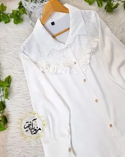 شومیز جلو دکمه سفید طرح گیپوری چین دار آرمینا