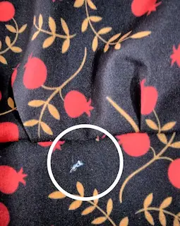 شومیز جلو دکمه مشکی طرح انار شاخه طلایی ریز ماهک سایز-5-تخفیفی