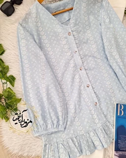شومیز جلو دکمه پاچین دار آبی طرح ریسه گل تینا