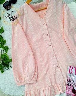 شومیز جلو دکمه پاچین دار صورتی طرح ریسه گل تینا