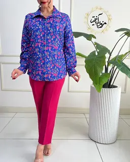 شومیز جلو دکمه کاربنی طرح گلهای سرخابی نشمین