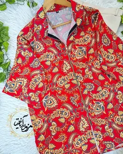 شومیز جلو زیپ دار قرمز طرح بته جقه طلایی اورانوس