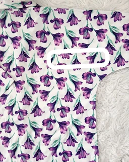 شومیز جلو زیپ سفید طرح گلهای شیپوری منا سایز-1-تخفیفی