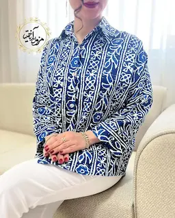 شومیز بیسیک جلو دکمه سرمه ای طرح راه راه گلدار سلوا