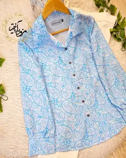شومیز نخی جلو دکمه آبی آسمانی طرح بته جقه های پاستیلی ترنم