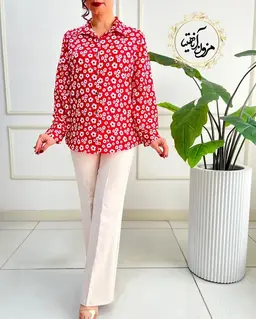شومیز نخی جلو دکمه قرمز طرح بابونه های سفید آنالی