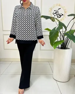 شومیز نیم زیپ سفید مشکی طرح هندسی سامانتا