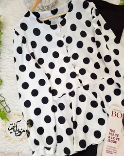 شومیز پایین کلوش سفید مشکی طرح توپی درشت آهوا 