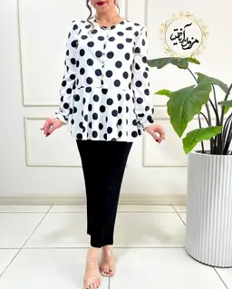 شومیز پایین کلوش سفید مشکی طرح توپی درشت آهوا 