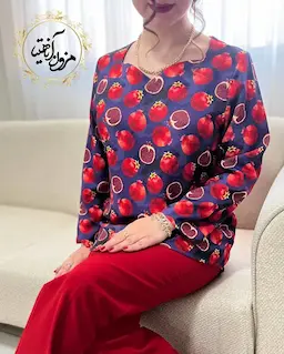 شومیز یقه دلبری سرمه ای طرح انار قرمز نارشین