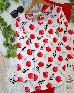 شومیز یقه دلبری سفید قرمز طرح انار برگ مشکی آرامش