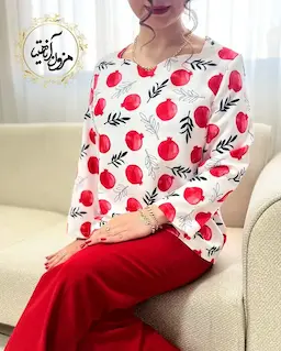 شومیز یقه دلبری سفید قرمز طرح انار برگ مشکی آرامش