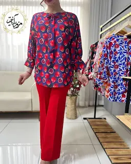 شومیز یقه پاپیونی سرمه ای طرح انار قرمز نارشین