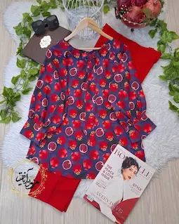 شومیز یقه پاپیونی سرمه ای طرح انار قرمز نارشین