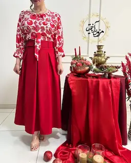 شومیز یقه پاپیونی سفید طرح انار قرمز نیمه پینار