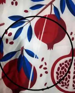 شومیز یقه پاپیونی سفید قرمز طرح انار برگ آبی نارین-تخفیفی