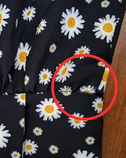 شومیز یقه پاپیونی مشکی طرح بابونه ریز ساره سایز-3-تخفیفی