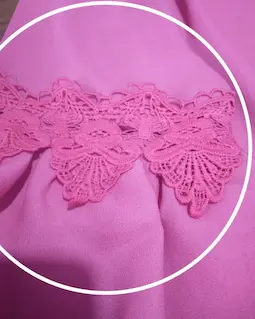 شومیز یقه پلیسه سرخابی طرح هیبا سایز-3-تخفیفی