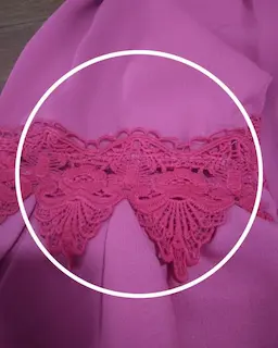 شومیز یقه پلیسه سرخابی طرح هیبا سایز-3-تخفیفی