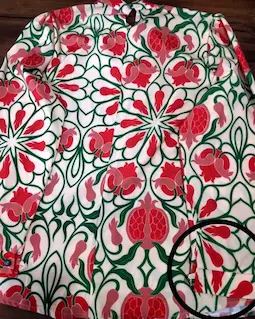 شومیز یقه پیله دار کرم سبز طرح انار قرمز آنارام سایز-2-تخفیفی