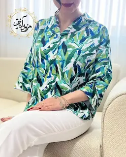 شومیز یقه کتی سفید طرح خطی آبرنگی سبز ویرا