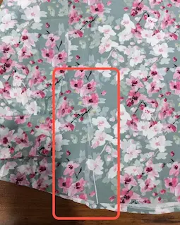 شومیز یقه کراواتی زمینه طوسی طرح شکوفه سرخابی سایز-3-تخفیفی