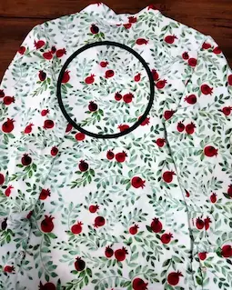 شومیز یقه کراواتی سبز قرمز طرح انار ریز ایلنار سایز-4-تخفیفی