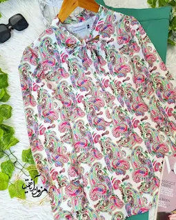 شومیز یقه کراواتی سفید طرح بته جقه های رنگی شاداب