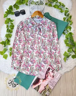 شومیز یقه کراواتی سفید طرح بته جقه های رنگی شاداب