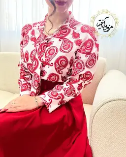 شومیز یقه کراواتی سفید قرمز طرح بته جقه