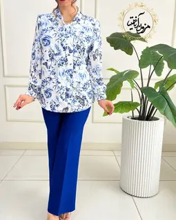 شومیز یقه کراواتی سفید کاربنی طرح گل رز و پروانه مارتا