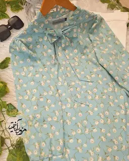 شومیز یقه کراواتی فیروزه ای طرح گلهای سفید ناریا