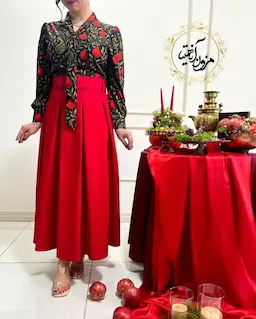 شومیز یقه کراواتی مشکی طرح انار بته جقه های طلایی سرخ نار