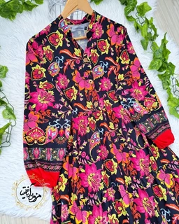 پیراهن ساحلی مشکی قرمز طرح برگ و گلبرگ سما