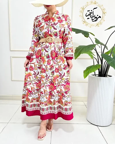 پیراهن ساحلی سفیدسرخابی طرح برگ و گلبرگ حاله