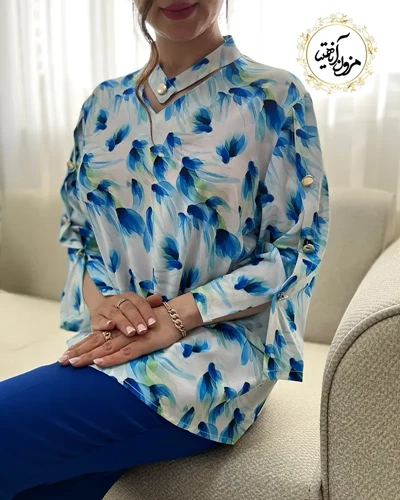 شومیز آستین سه دکمه سفید آبی طرح لاله آبرنگی مهرو