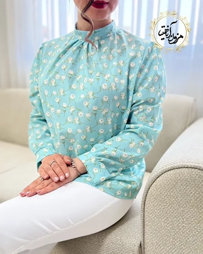 شومیز یقه پیله دار فیروزه ای طرح گلهای سفید ناریا