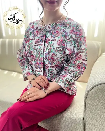 شومیز یقه پاپیونی سفید طرح بته جقه های رنگی شاداب