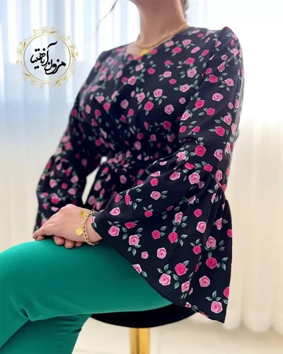 شومیز آستین کلوش زمینه مشکی طرح رزالین