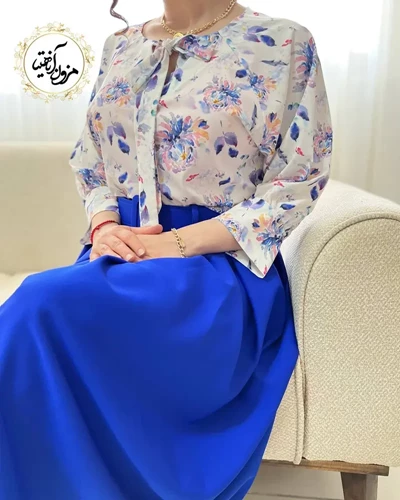 شومیز یقه پاپیونی سفید طرح نیلوفرآبی