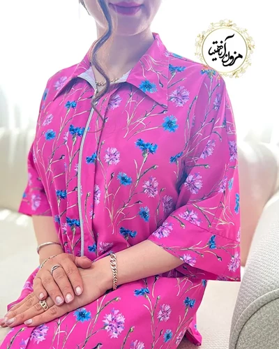 شومیز جلو زیپ دار سرخابی طرح گل های آبی شکیبا