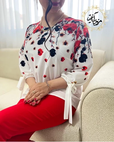 شومیز آستین واشری سفید طرح شکوفه باران قرمز