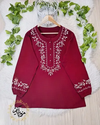 تونیک نخ پنبه آلبالویی طرح شکوفه ریز گلدار 