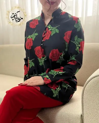 تونیک پنج دکمه مشکی طرح شاخه گل رز قرمز مونیکا