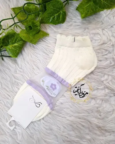 جوراب زنانه سفید طرح تک راه توری تک گل بنفش