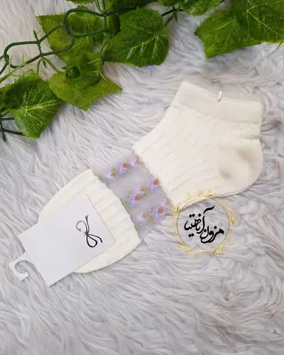 جوراب زنانه سفید طرح یک راه توری گلهای بنفش