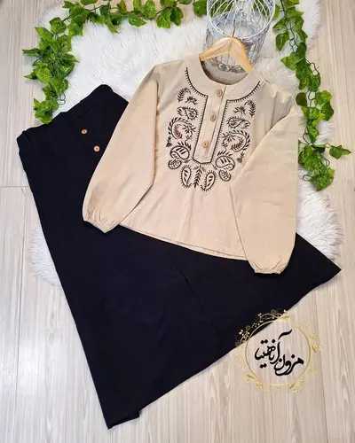 ست شومیز و دامن کرم مشکی طرح بته جقه ستیا