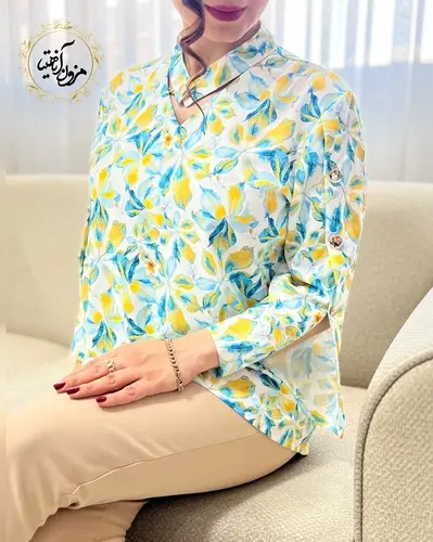 شومیز آستین سه دکمه سفید طرح برگ و گلبرگ سبز و زرد کوبار