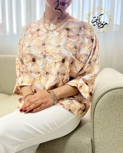 شومیز آستین سه ربع طرح گلدار کرم نسکافه ای تیناز